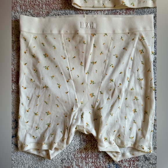 SKIMS Cream Tank Top and Shorts Set with Floral Print - Picture 2 of 5